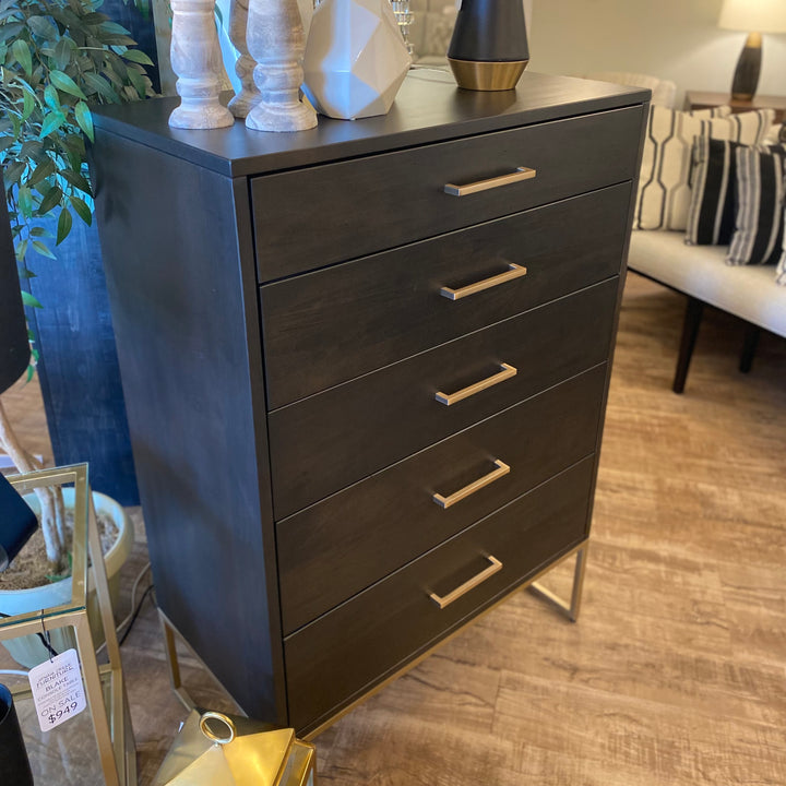 Cosmopolitan Chest